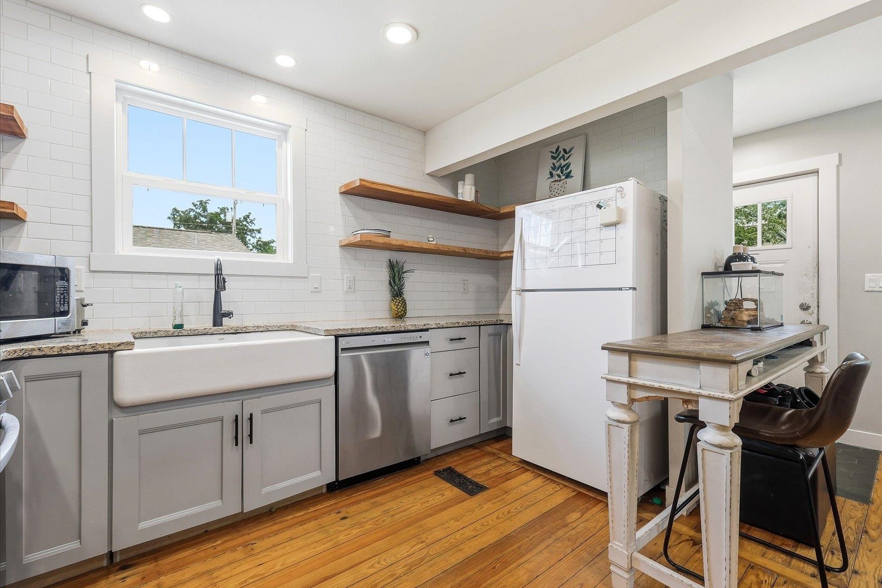 245 Pear Street - Photo 2