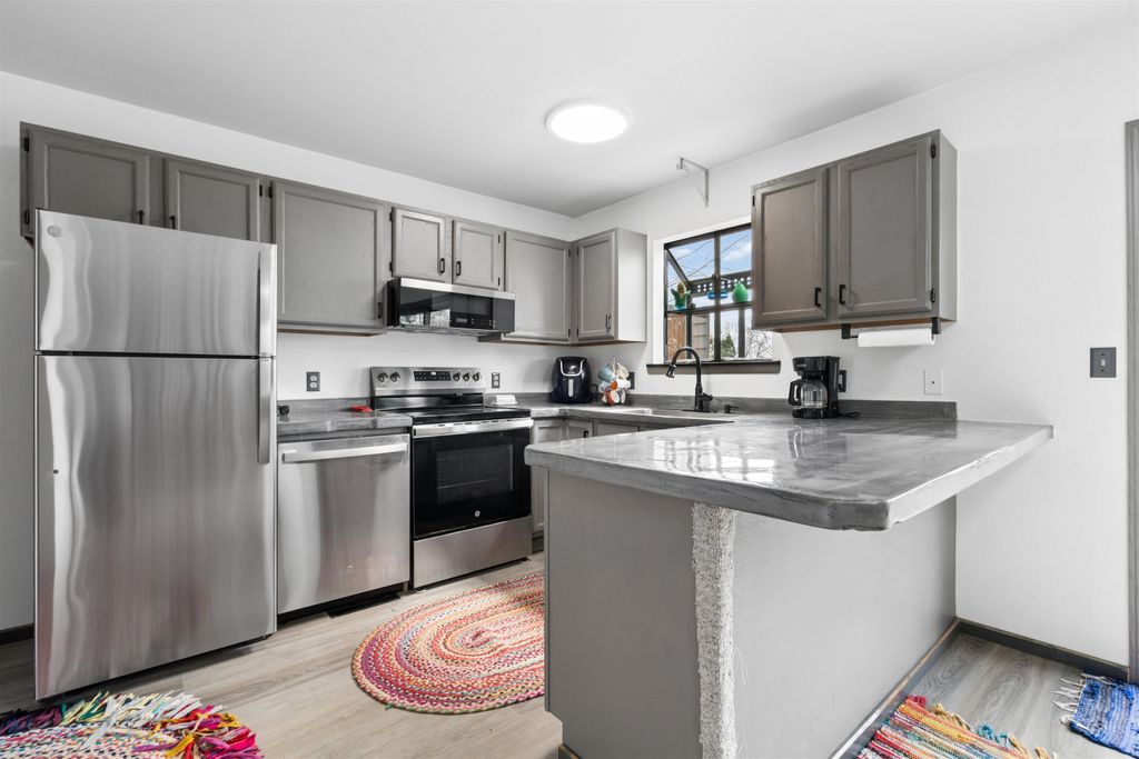 Photo of Dubuque, IA 52001 (MLS # 154358)