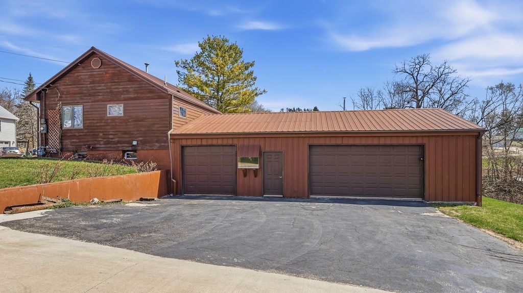 Photo of Dubuque, IA 52001 (MLS # 154311)