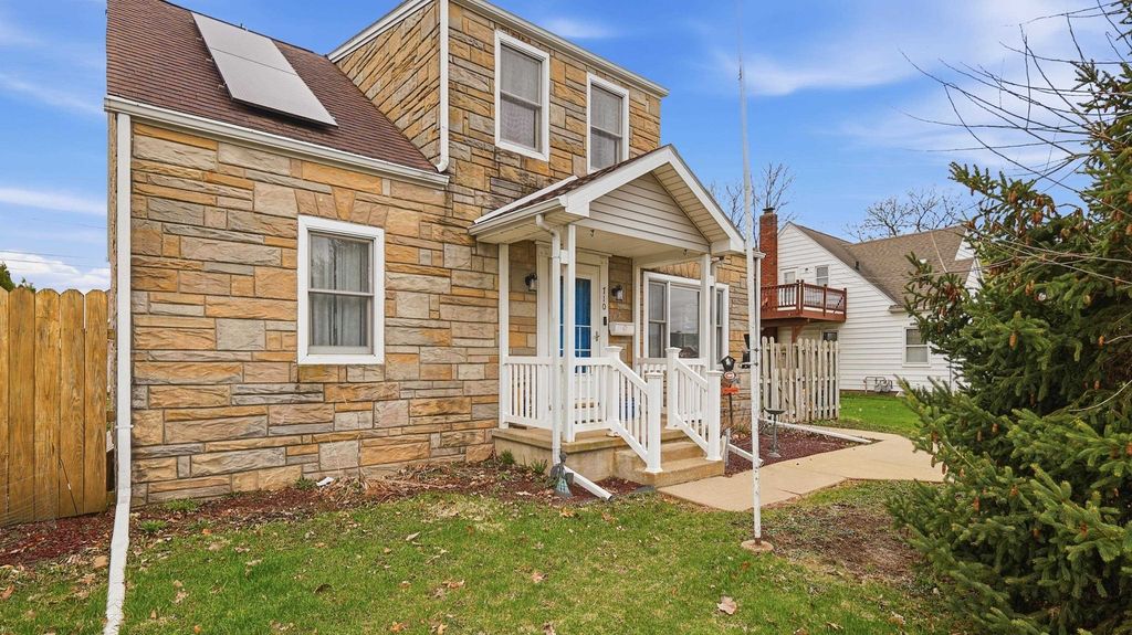 Photo of Dubuque, IA 52001 (MLS # 154360)