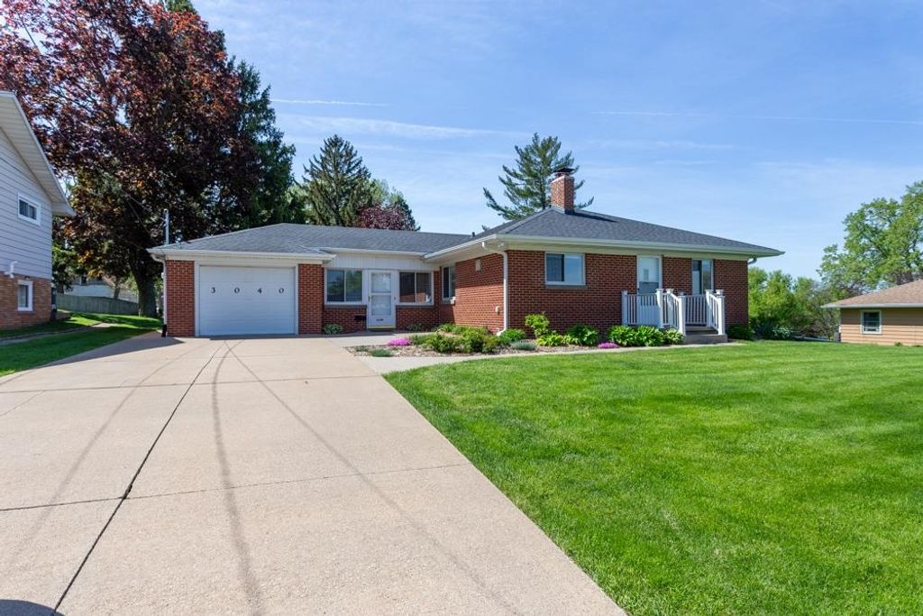 Photo of Dubuque, IA 52001 (MLS # 154560)