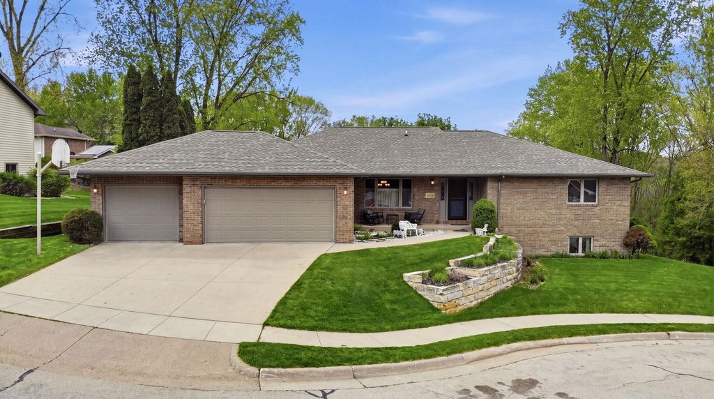 Photo of Dubuque, IA 52001 (MLS # 154519)