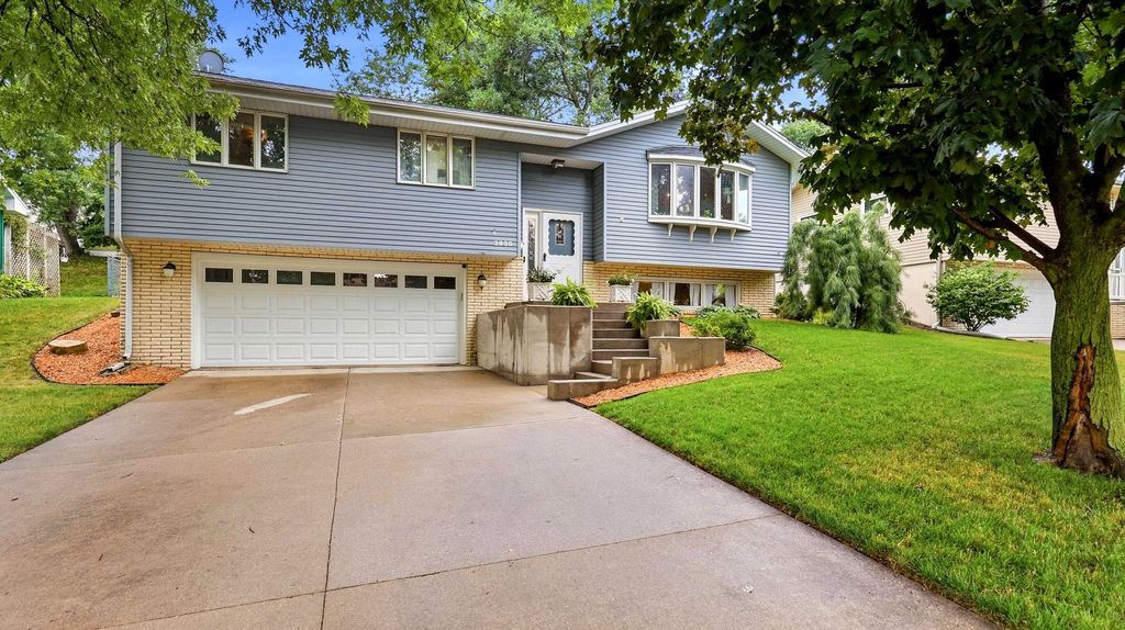 Photo of Dubuque, IA 52001 (MLS # 155264)