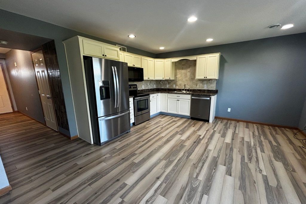 Photo of Dubuque, IA 52001 (MLS # 153528)