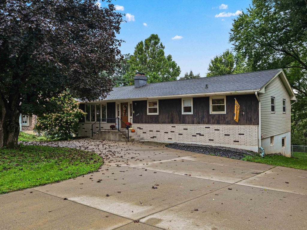 Photo of Dubuque, IA 52003 (MLS # 155851)