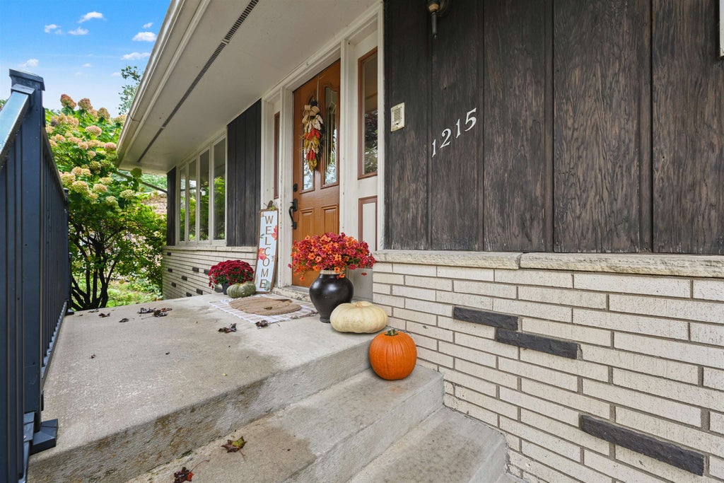 Photo of Dubuque, IA 52003 (MLS # 155851)