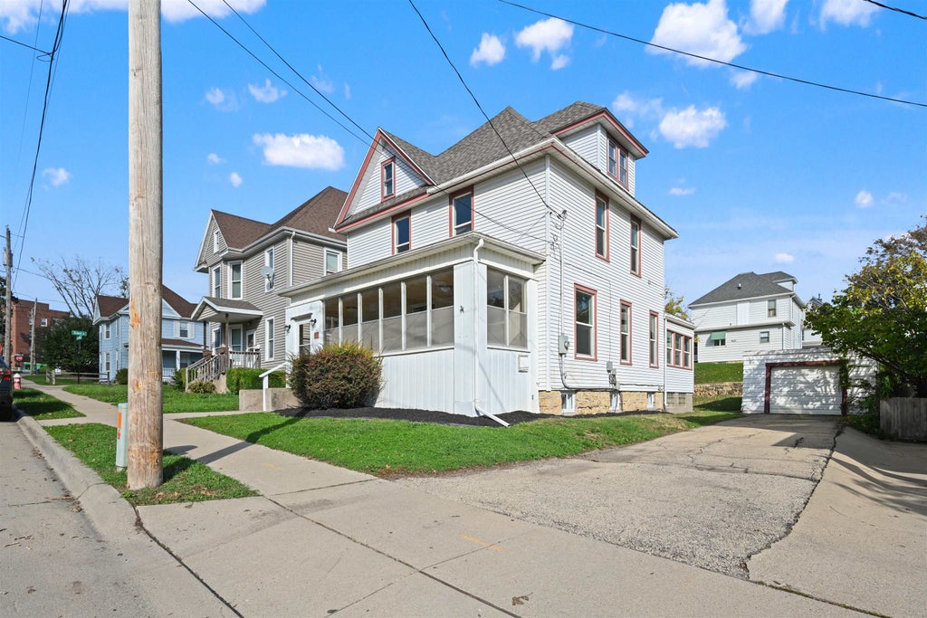 Photo of Dubuque, IA 52001 (MLS # 156006)