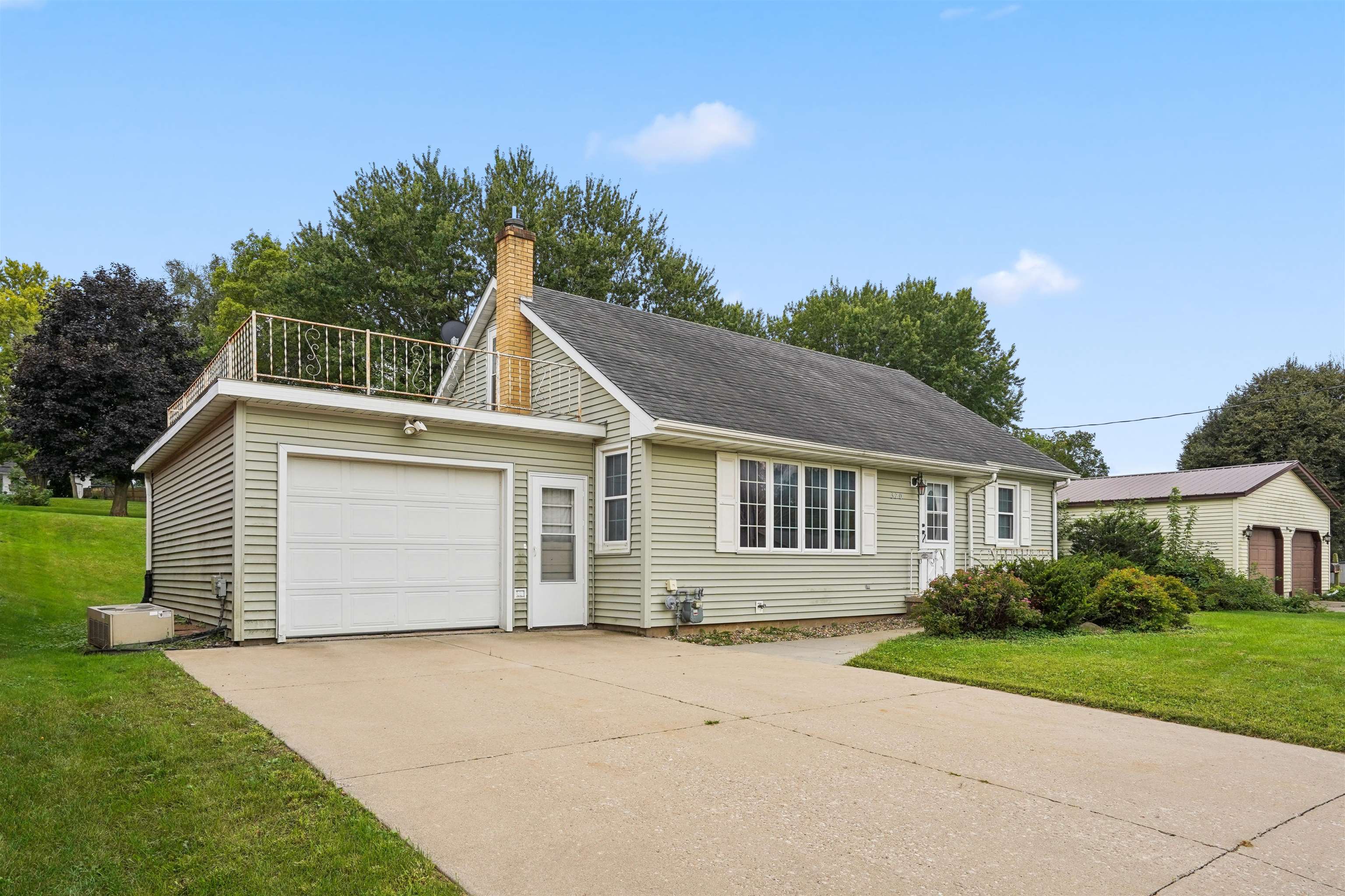 320 E Main Street - Photo 3