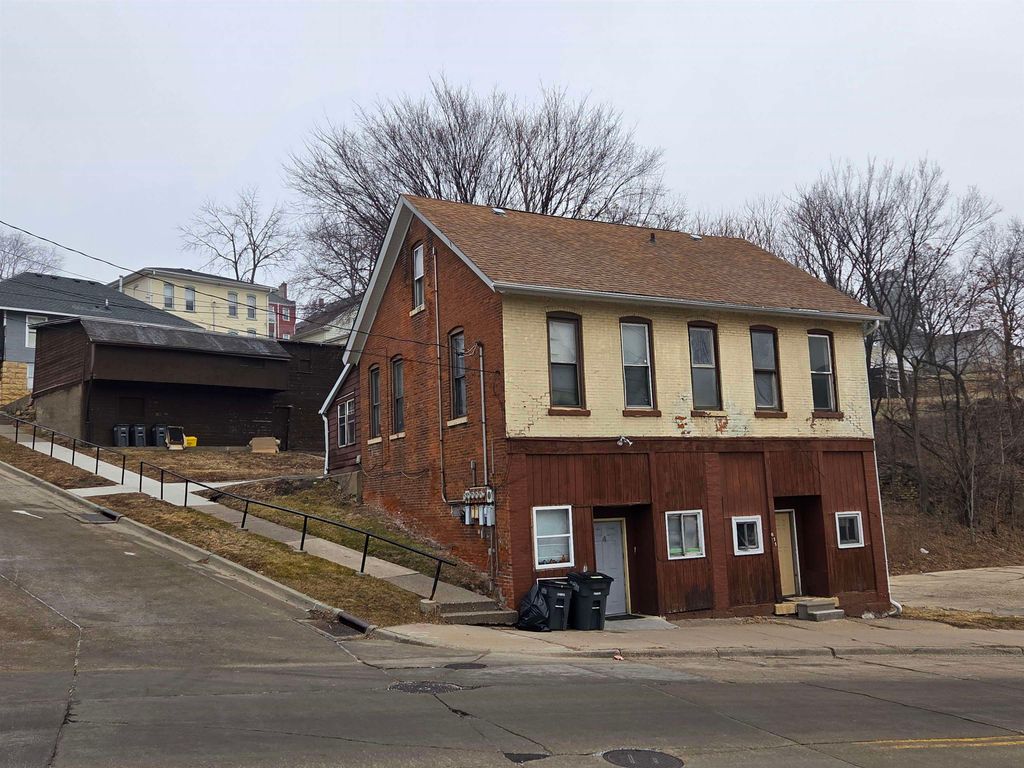 Photo of Dubuque, IA 52001 (MLS # 154076)