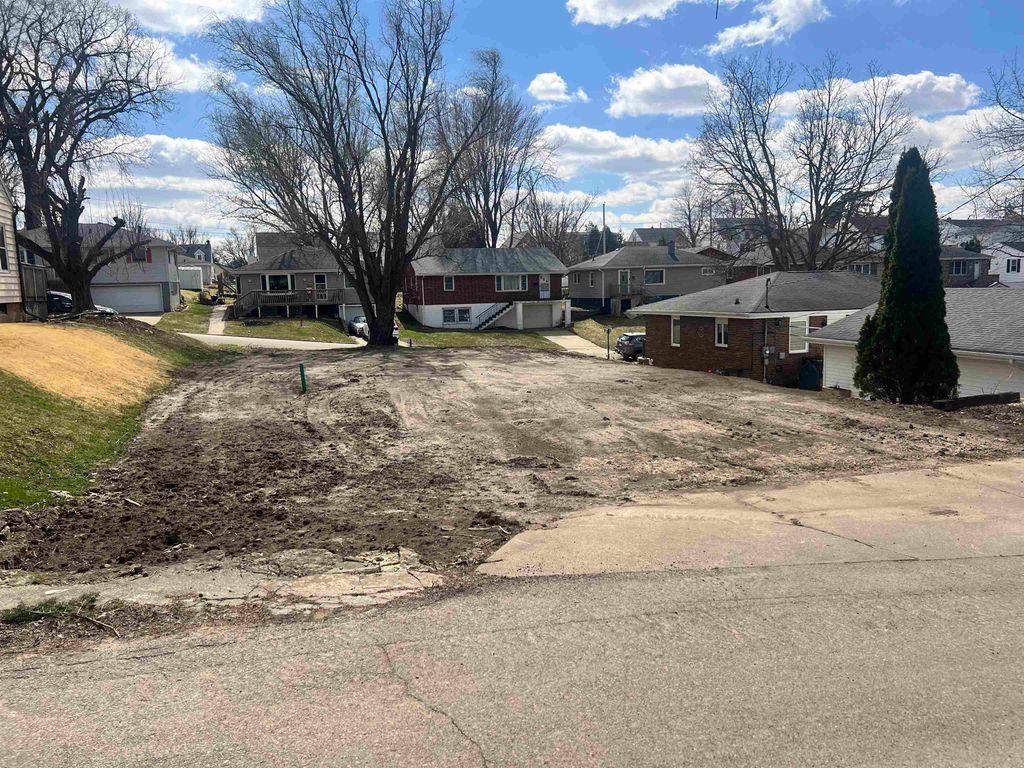 Photo of Dubuque, IA 52001 (MLS # 154303)