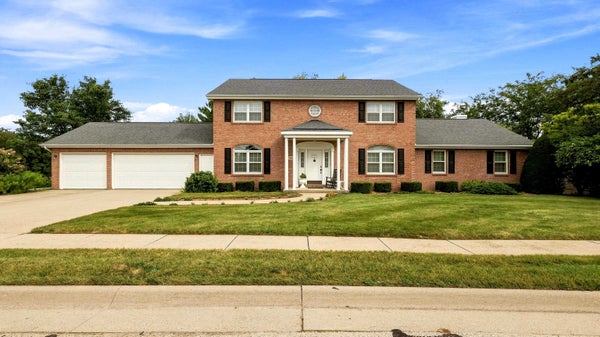 2807 ARBOR HILLS DR, DUBUQUE, IA 52001 - Image b39b9f54e038fdd654a78e6cebde3a3e/2544234142