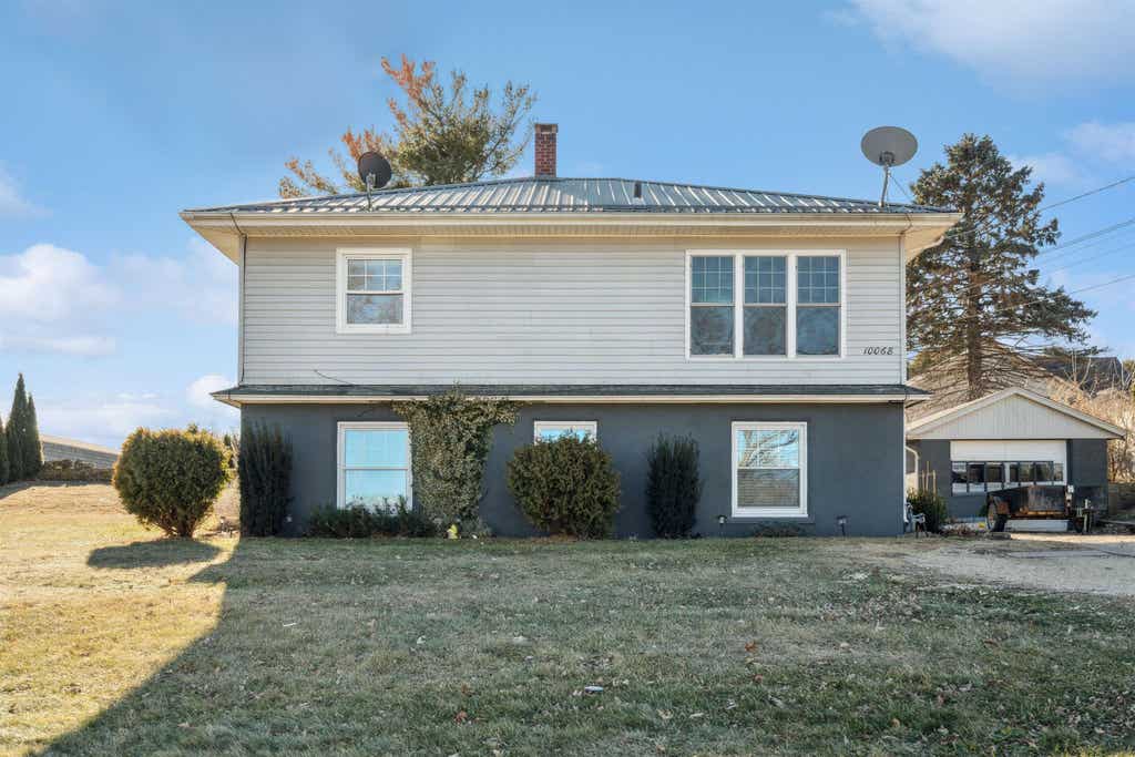 Photo of Dubuque, IA 52001 (MLS # 155275)