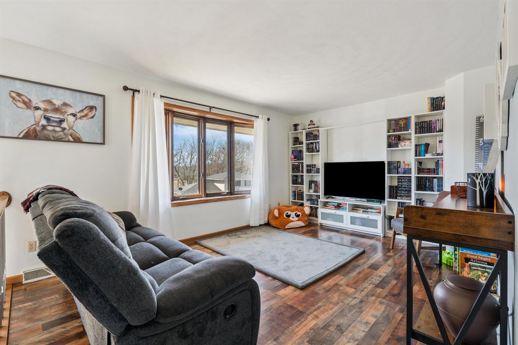 Photo of Dubuque, IA 52001 (MLS # 154195)