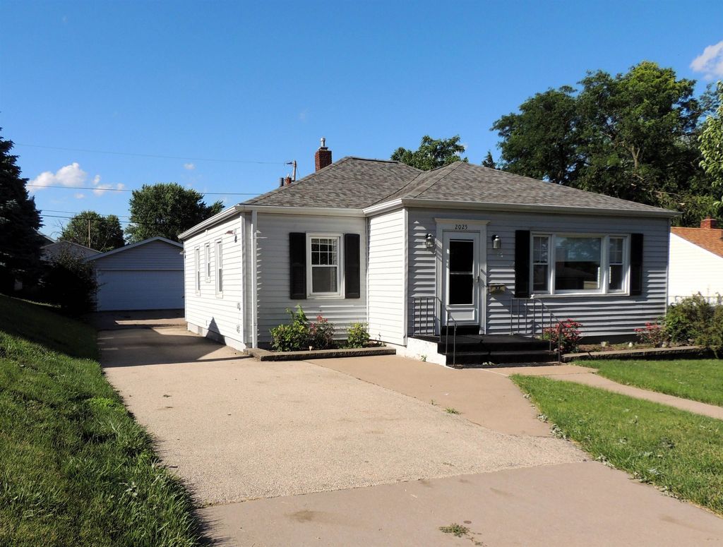 Photo of Dubuque, IA 52001 (MLS # 154986)