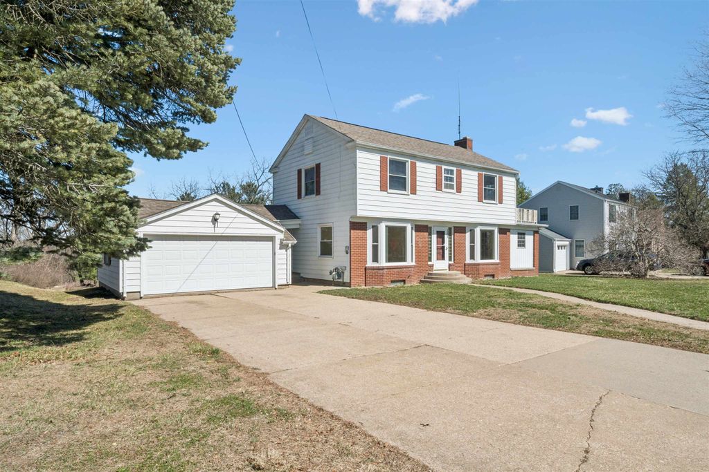 Photo of Dubuque, IA 52003 (MLS # 154515)