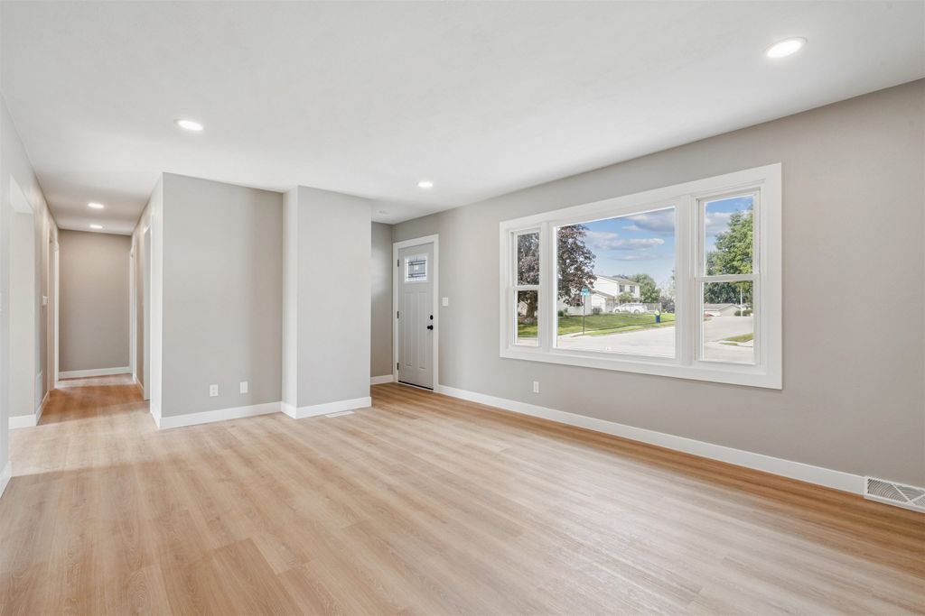 Photo of Dubuque, IA 52002 (MLS # 154505)