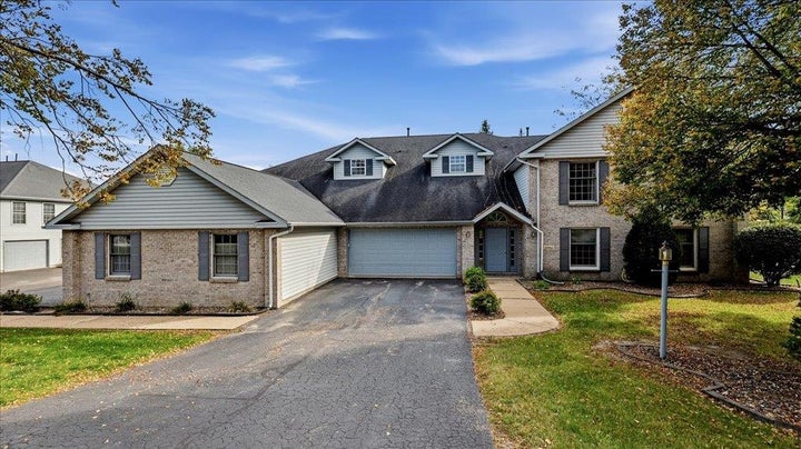 Photo 1 of 40 — 3294 Lake Ridge Drive Unit B, Dubuque, IA 52003