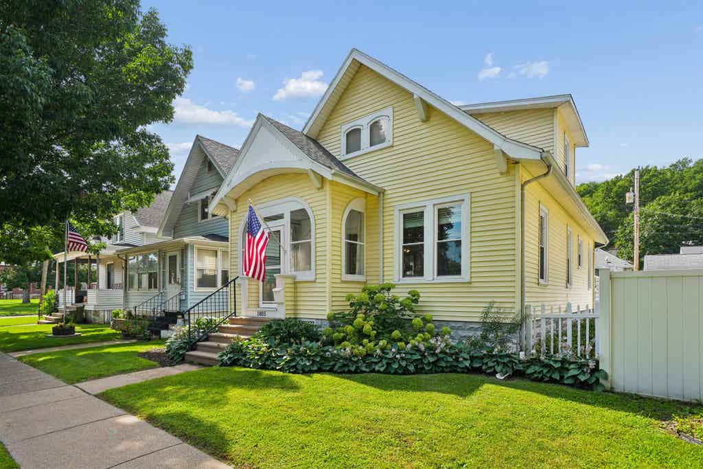 Photo of Dubuque, IA 52001 (MLS # 155537)