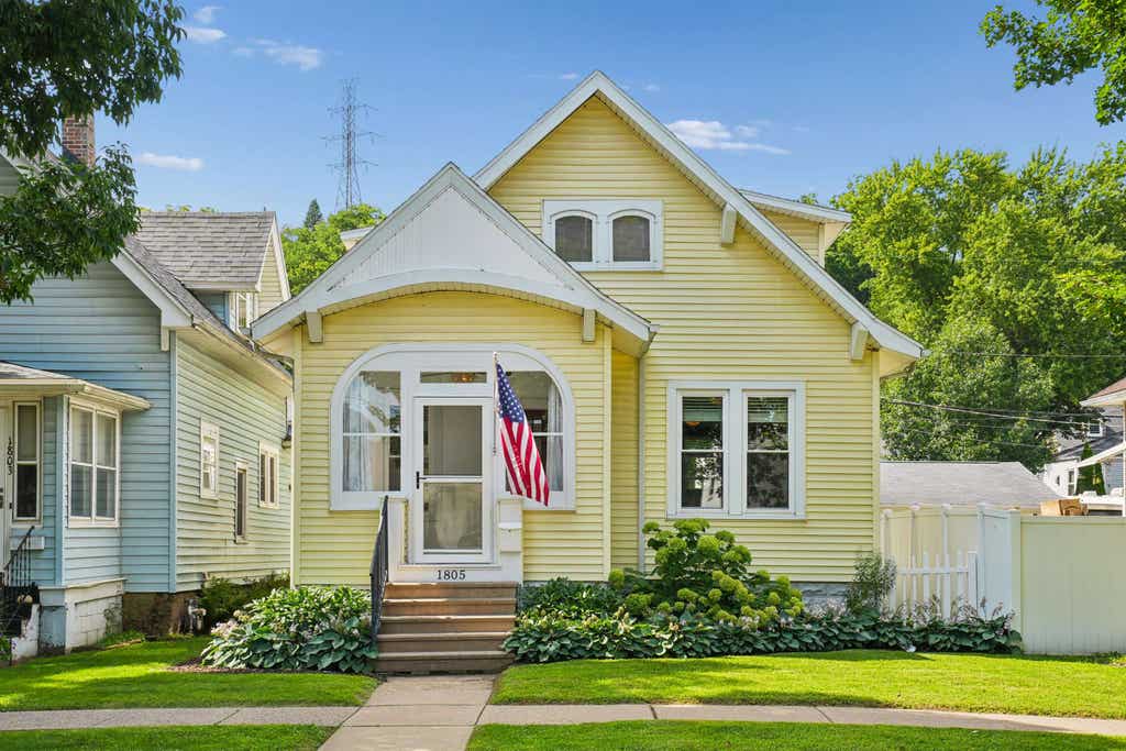 Photo of Dubuque, IA 52001 (MLS # 155537)