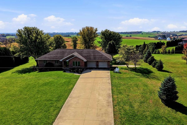 13122 CIRCLE RIDGE RD, SHERRILL, IA 52073 - Image c0bcf3ebbb5cc4b9ed1eebd0462e783c/1932007190