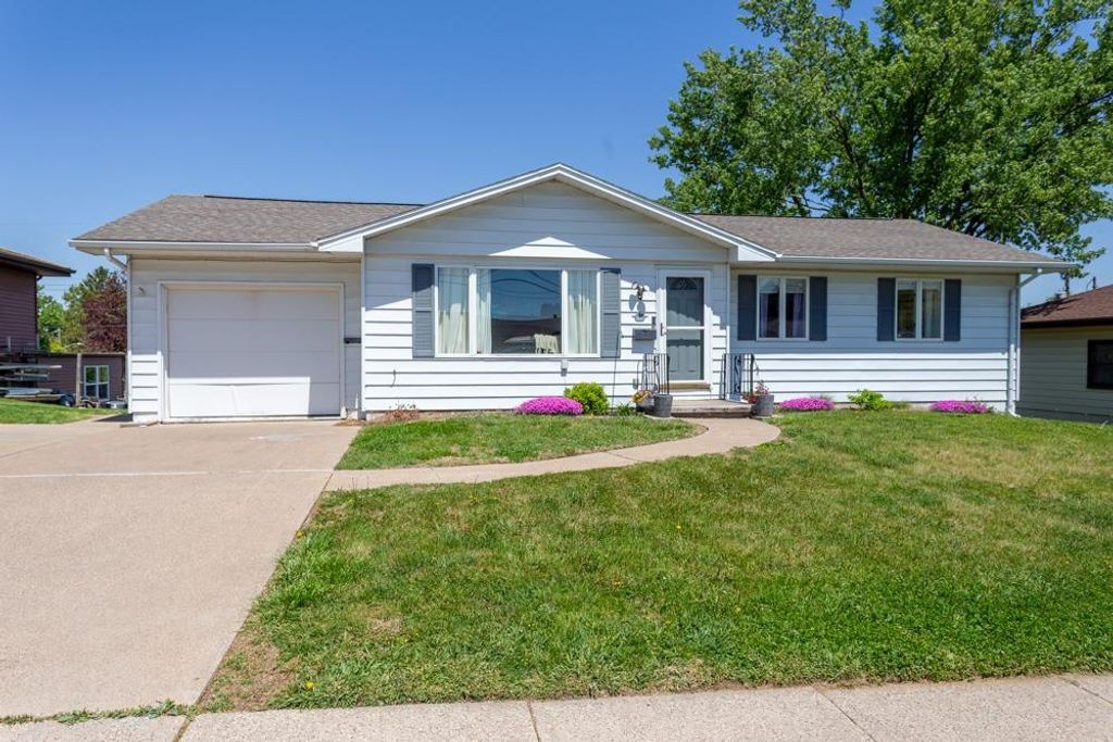 Photo of Dubuque, IA 52001 (MLS # 154673)