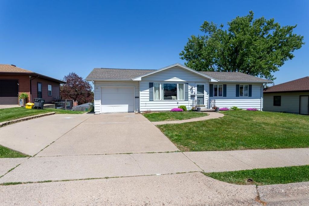 Photo of Dubuque, IA 52001 (MLS # 154673)