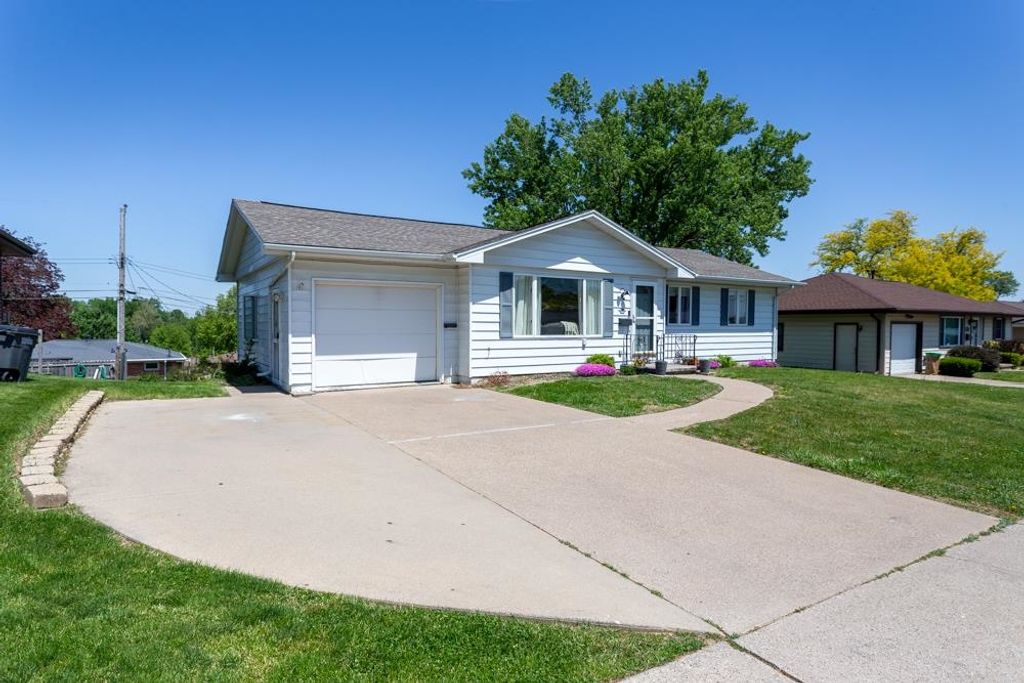 Photo of Dubuque, IA 52001 (MLS # 154673)