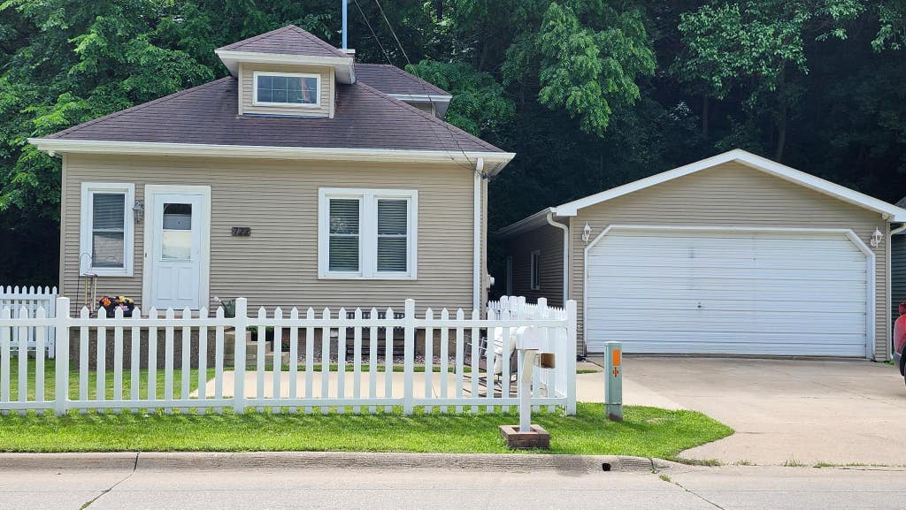 Photo of Dubuque, IA 52001 (MLS # 154988)