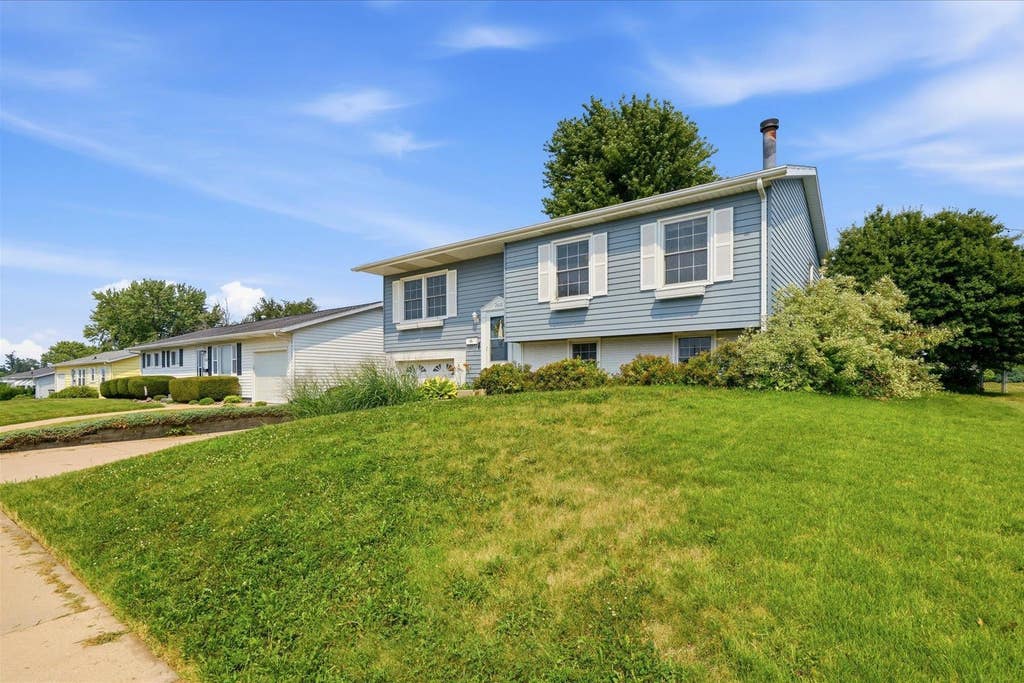 Photo of Dubuque, IA 52002 (MLS # 155333)