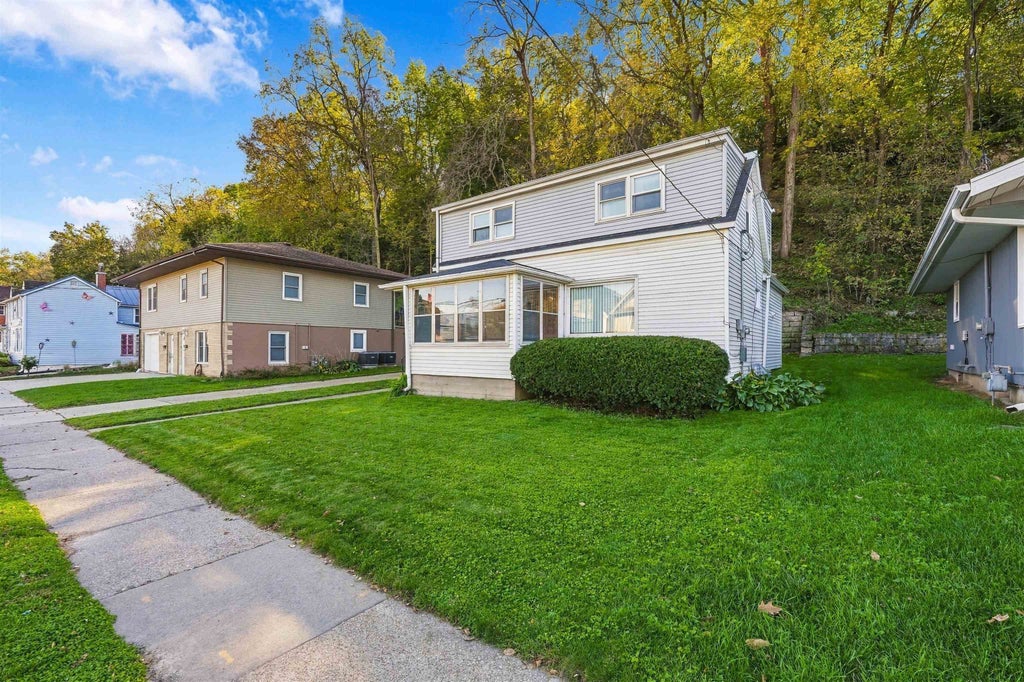 Photo of Dubuque, IA 52001 (MLS # 155998)