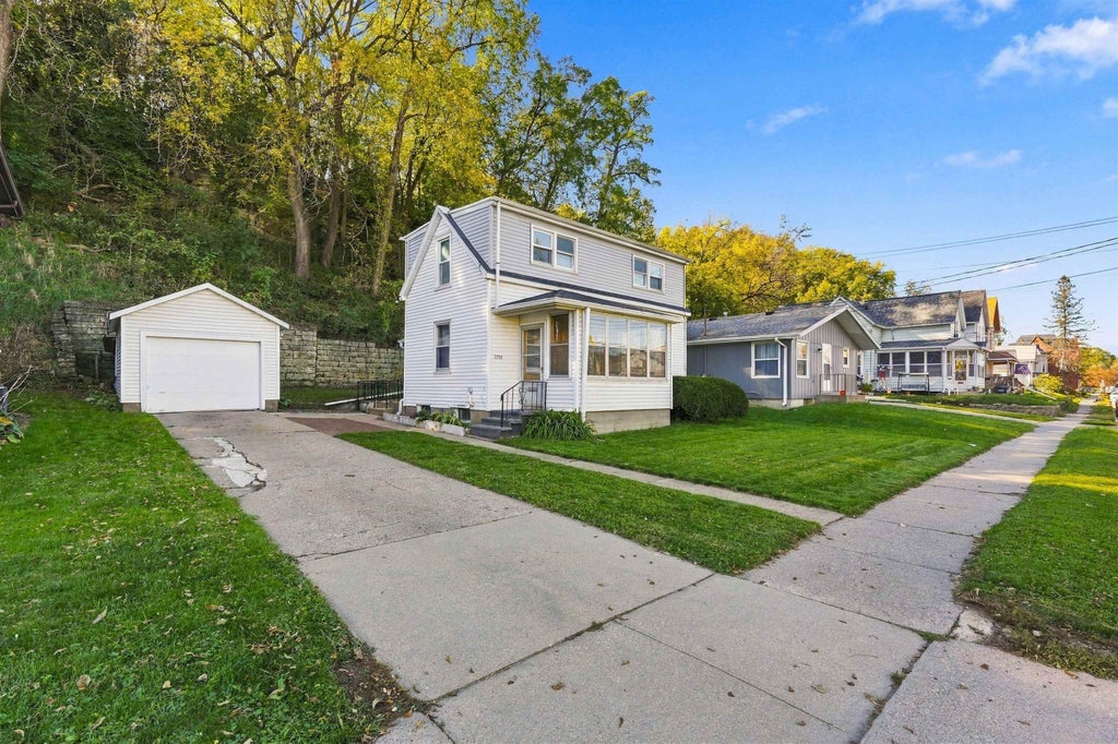 Photo of Dubuque, IA 52001 (MLS # 155998)