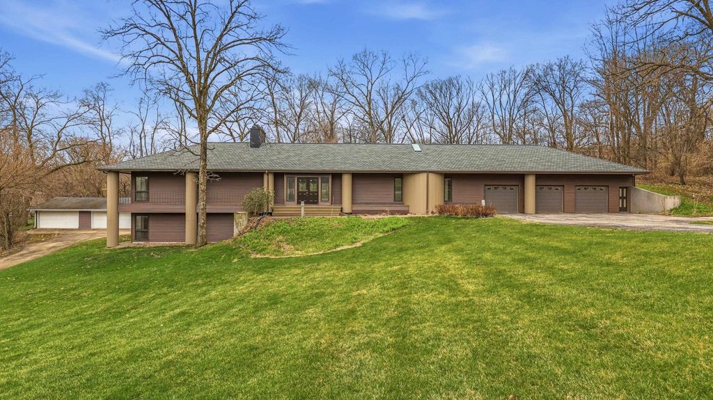 Photo of Dubuque, IA 52001 (MLS # 154319)