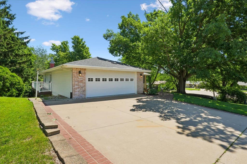 Photo of Dubuque, IA 52001 (MLS # 154998)