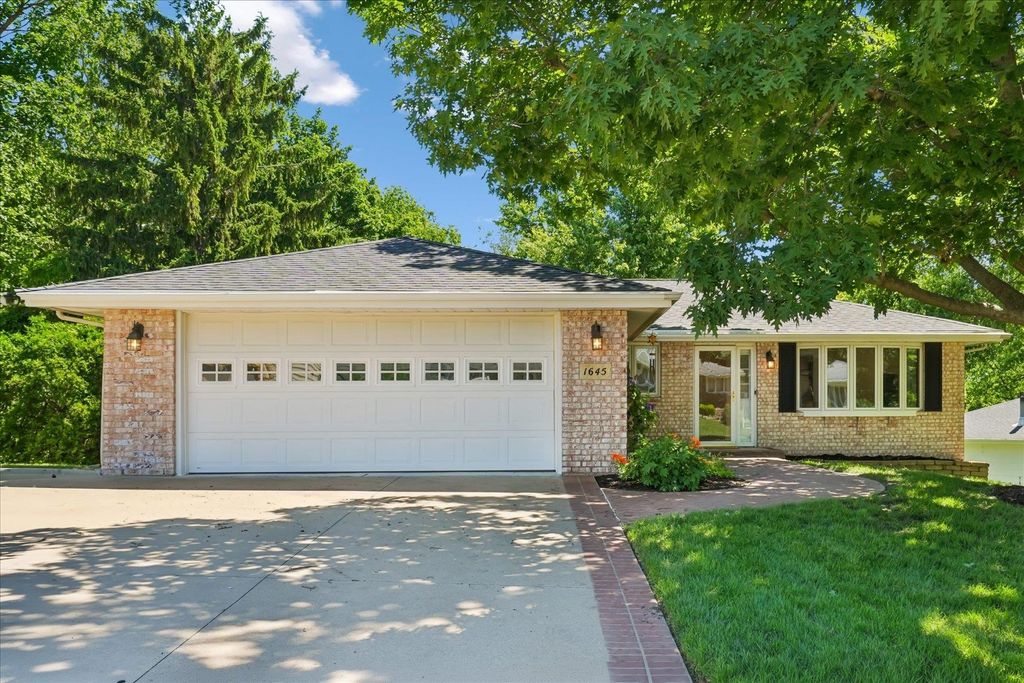 Photo of Dubuque, IA 52001 (MLS # 154998)