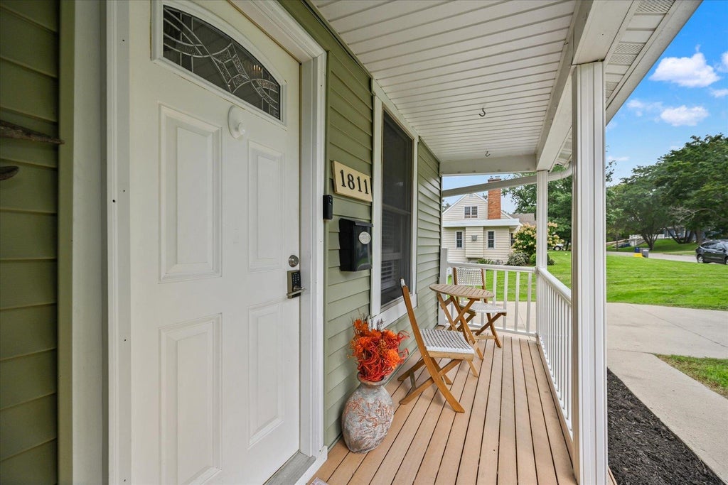 Photo of Dubuque, IA 52003 (MLS # 155819)