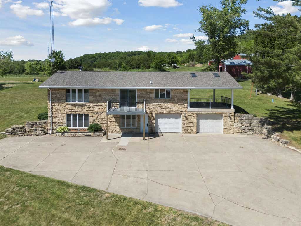 Photo of Dubuque, IA 52003 (MLS # 154858)