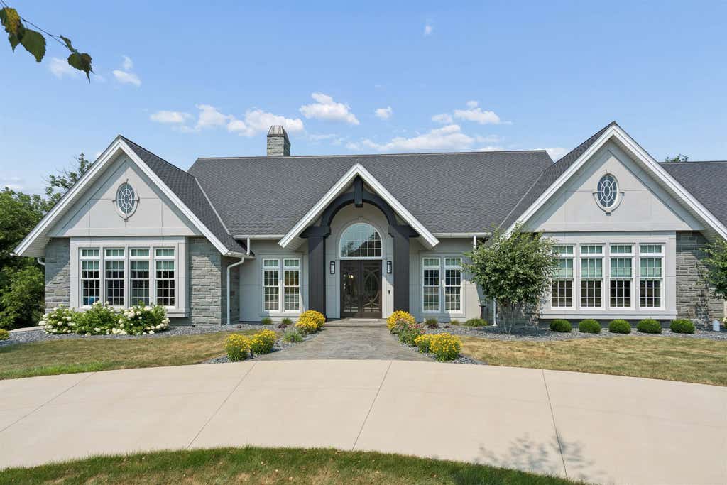 Photo of Dubuque, IA 52003 (MLS # 155321)