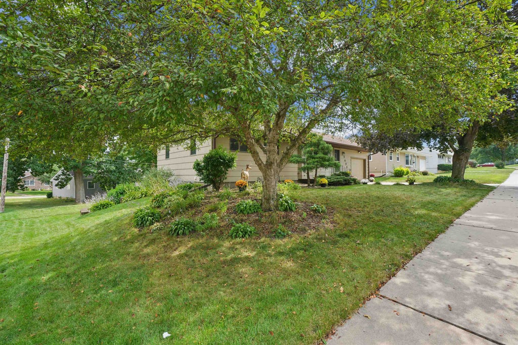 Photo of Dubuque, IA 52002 (MLS # 155634)
