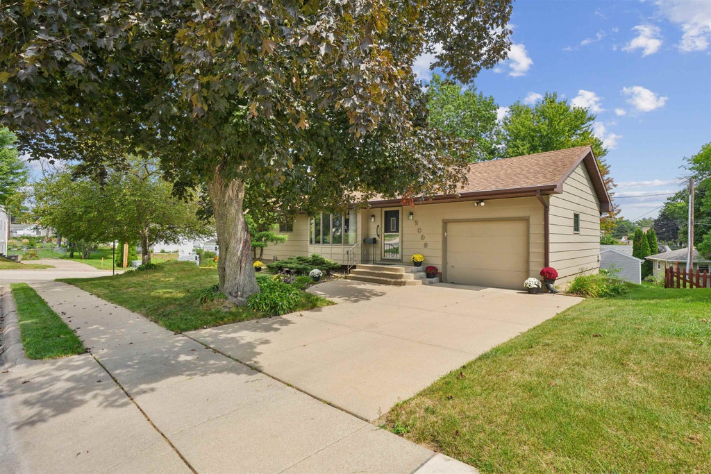 Photo of Dubuque, IA 52002 (MLS # 155634)
