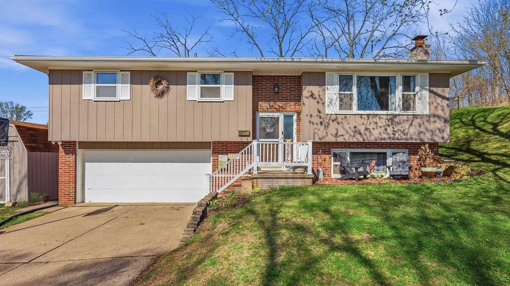 Photo of Dubuque, IA 52001 (MLS # 154417)