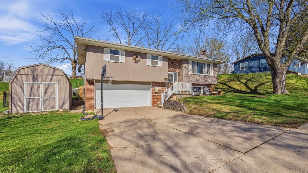 Photo of Dubuque, IA 52001 (MLS # 154417)