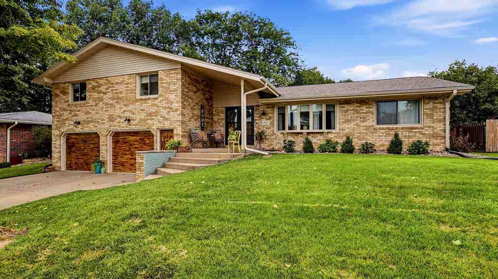 Photo of Dubuque, IA 52001 (MLS # 155564)