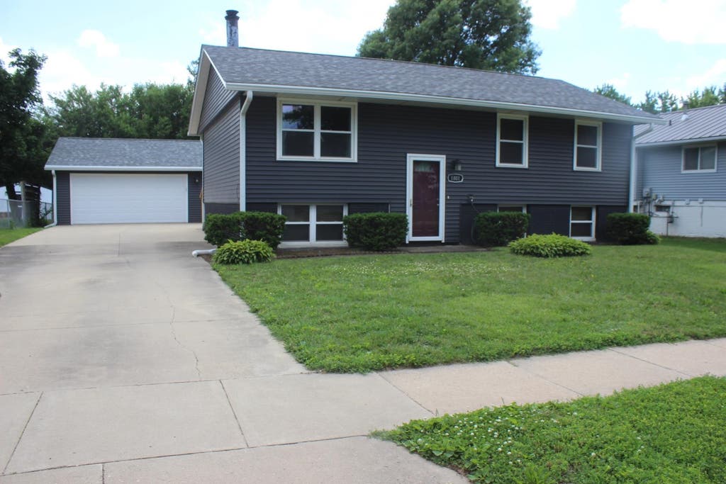 Photo of Cedar Rapids, IA 52402 (MLS # 154879)