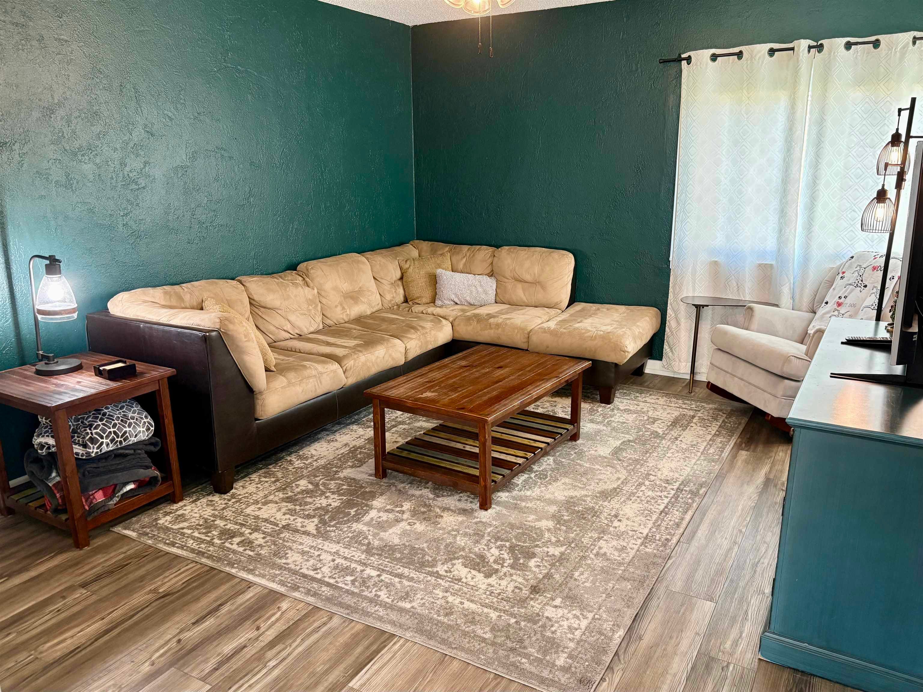 2440 Hillcrest Road - Photo 2