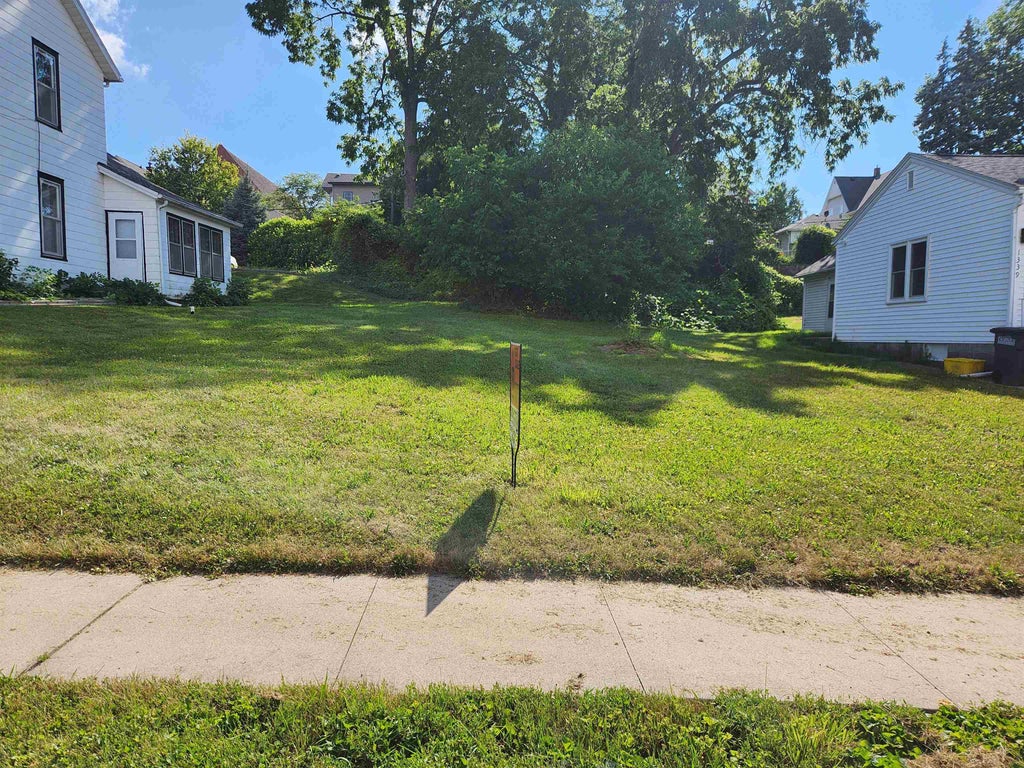 Photo of Dubuque, IA 52001 (MLS # 155125)