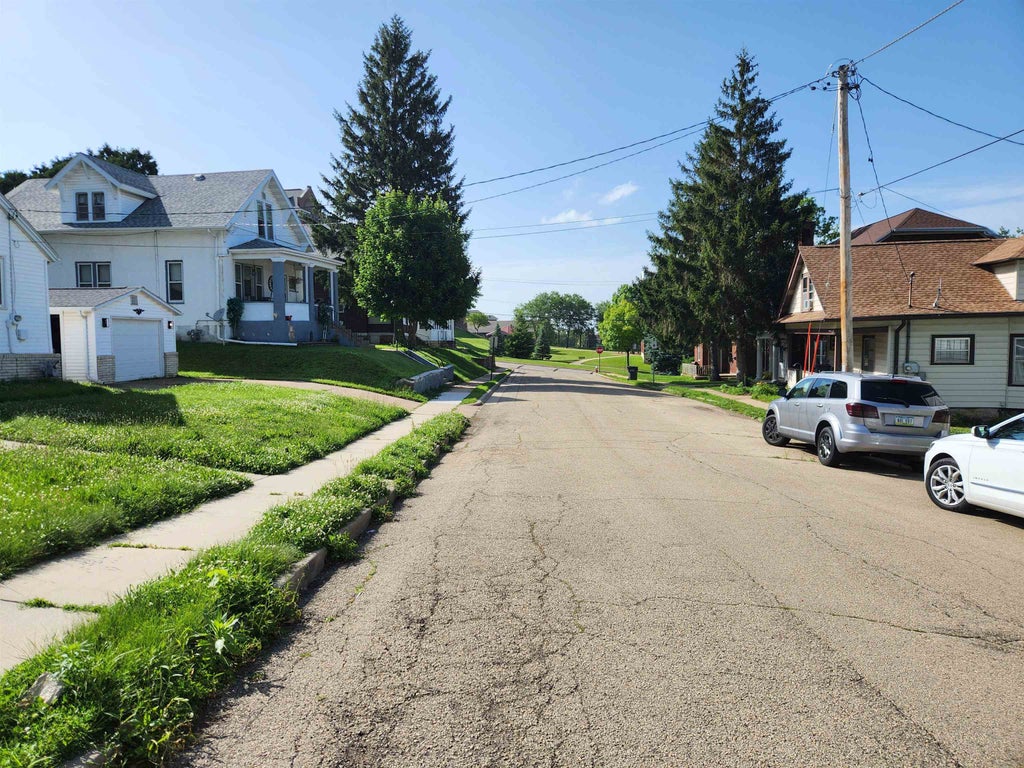 Photo of Dubuque, IA 52001 (MLS # 155125)