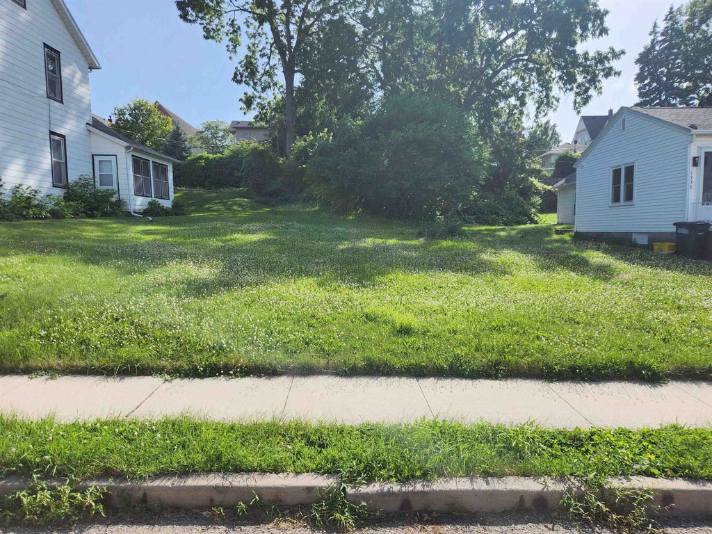 Photo of Dubuque, IA 52001 (MLS # 155125)