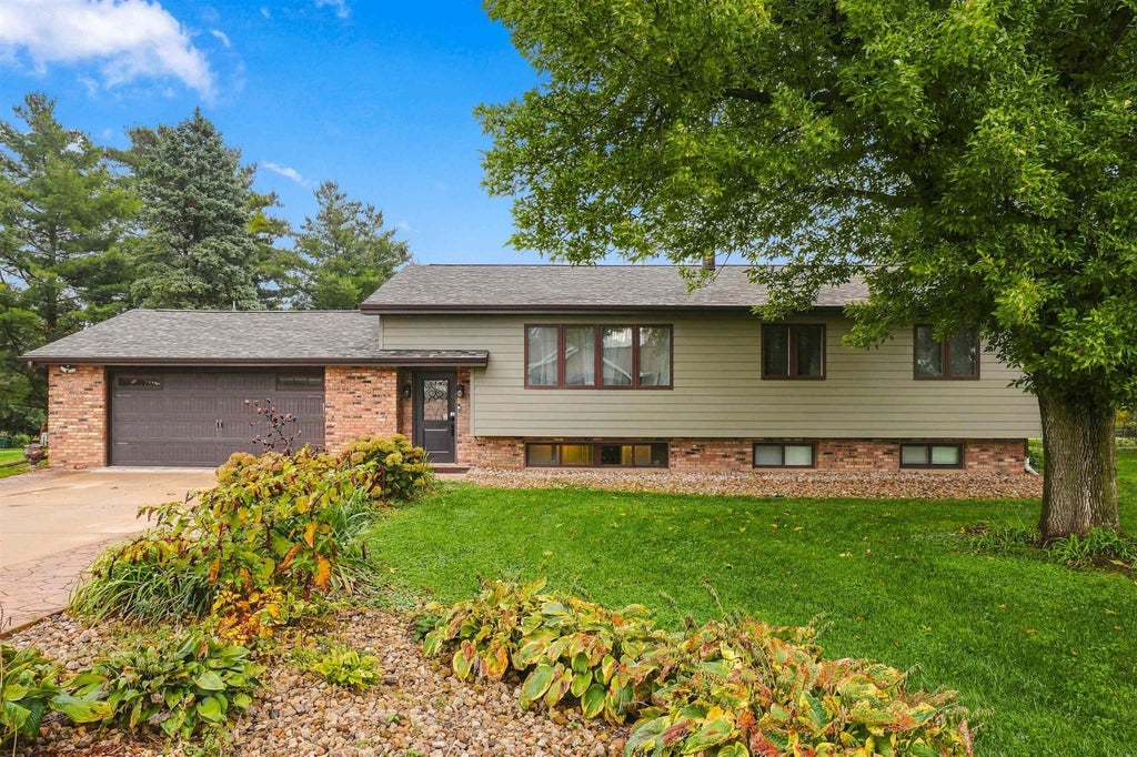 Photo of Dubuque, IA 52003 (MLS # 155850)