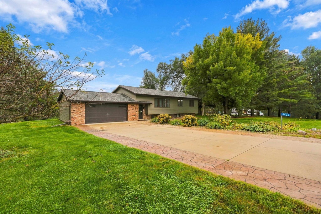 Photo of Dubuque, IA 52003 (MLS # 155850)