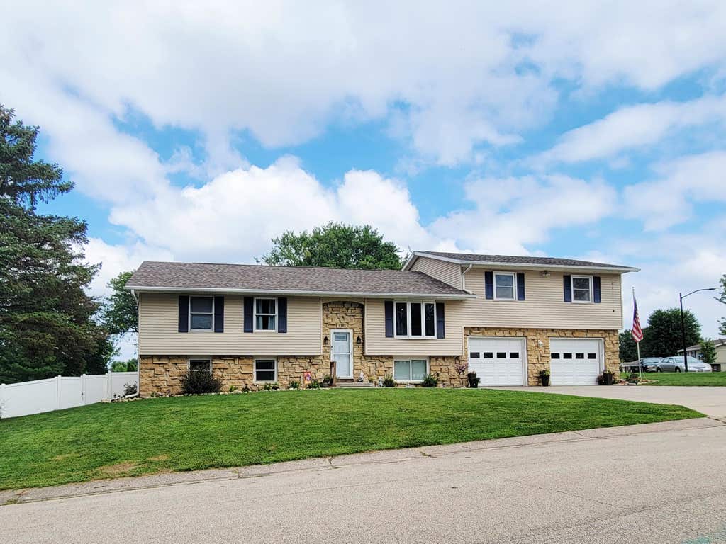 Photo of Dubuque, IA 52002 (MLS # 155366)